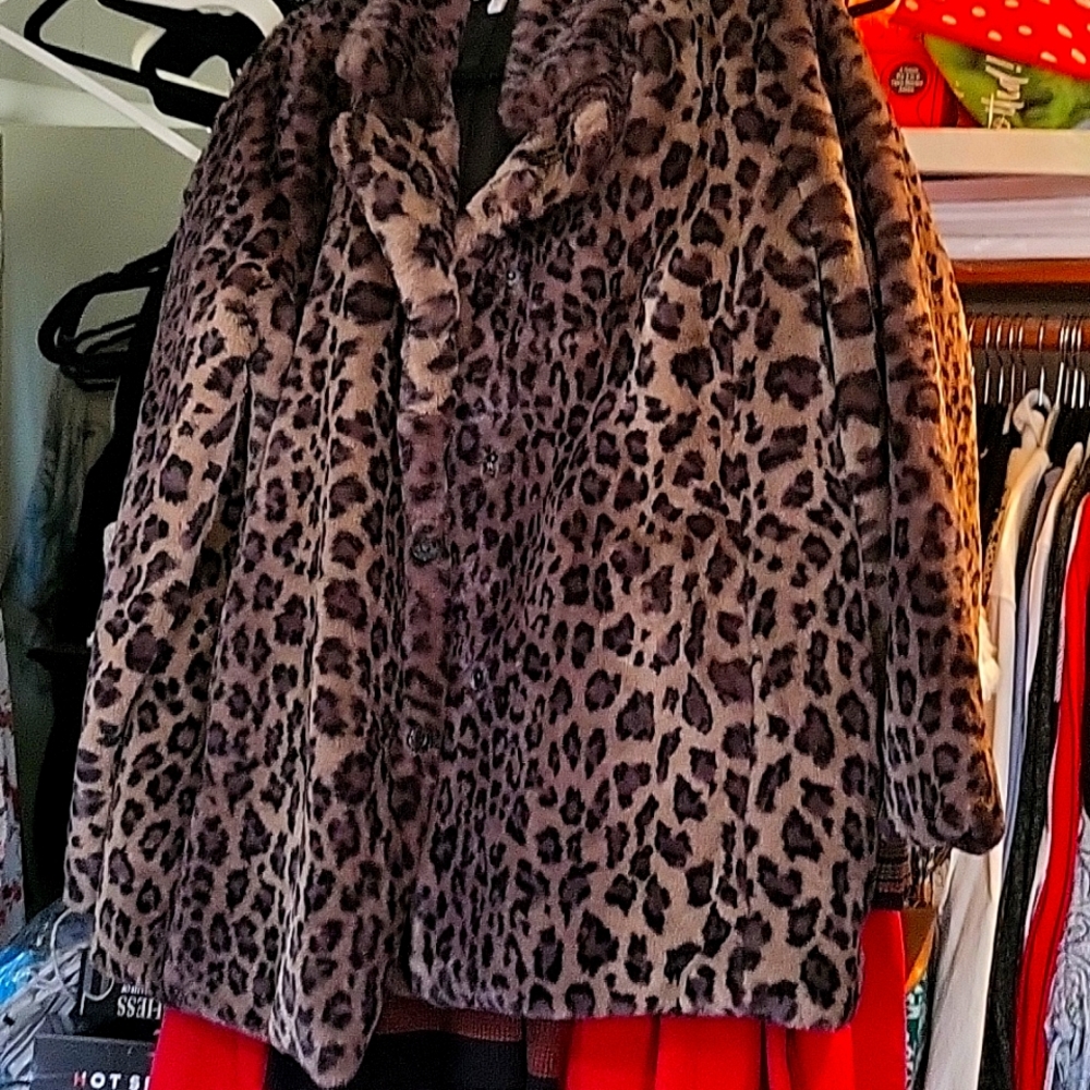 Cheyenne size extra large leopard skin faux fur coat with satin inside women's